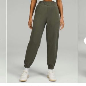 Lululemon Relaxed High-Rise Jogger-
Carob Brown (brownish green) size 8